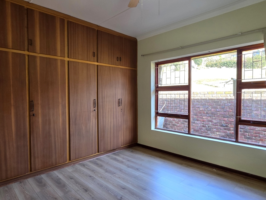 4 Bedroom Property for Sale in Wavecrest Eastern Cape